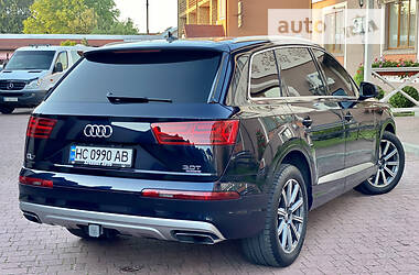 Внедорожник / Кроссовер Audi Q7 2017 в 