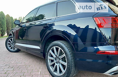 Внедорожник / Кроссовер Audi Q7 2017 в 