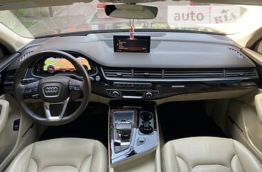 Внедорожник / Кроссовер Audi Q7 2017 в 