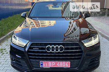 Позашляховик / Кросовер Audi Q7 2017 в 