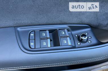 Позашляховик / Кросовер Audi Q7 2017 в 