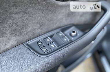 Позашляховик / Кросовер Audi Q7 2021 в 