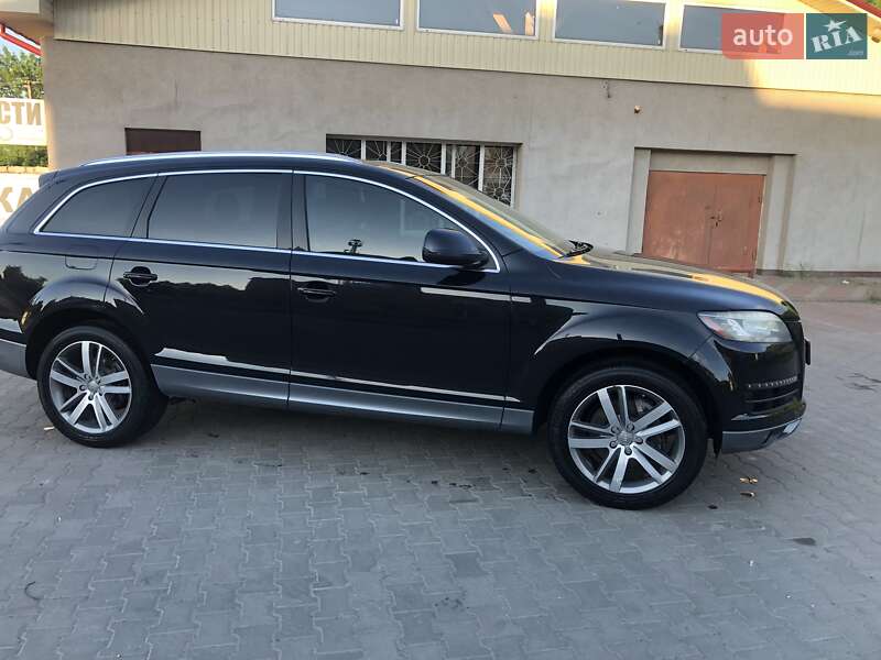 Внедорожник / Кроссовер Audi Q7 2013 в Синельниково