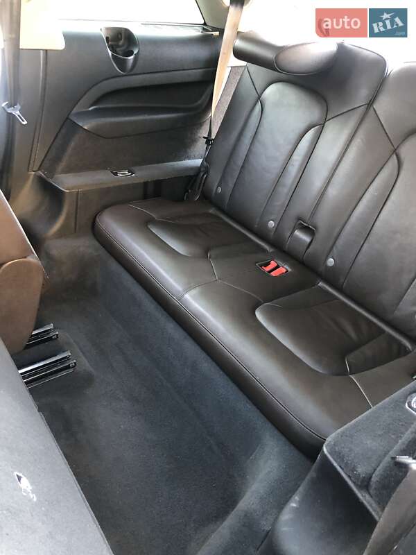 Внедорожник / Кроссовер Audi Q7 2013 в Синельниково