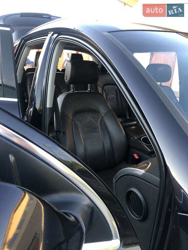 Внедорожник / Кроссовер Audi Q7 2013 в Синельниково