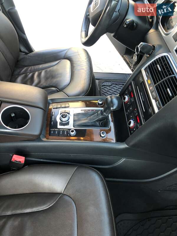 Внедорожник / Кроссовер Audi Q7 2013 в Синельниково