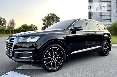 Позашляховик / Кросовер Audi Q7 2017 в 