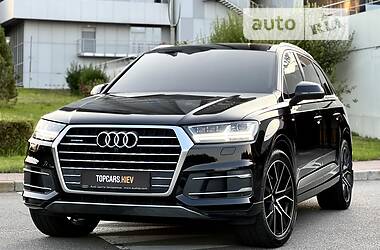 Позашляховик / Кросовер Audi Q7 2017 в 