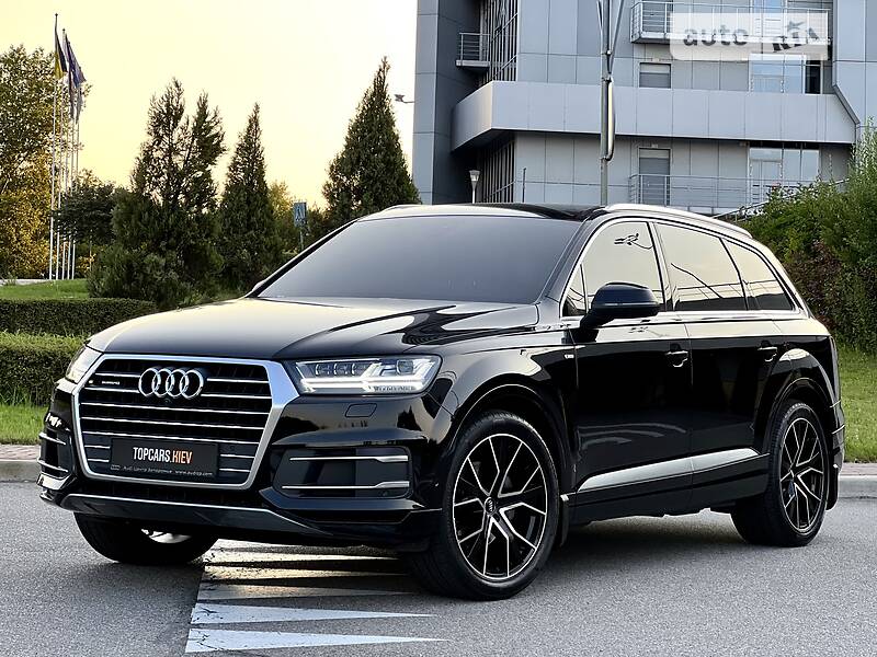 Позашляховик / Кросовер Audi Q7 2017 в 
