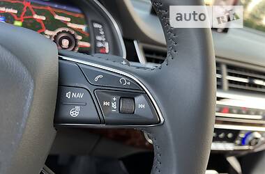 Позашляховик / Кросовер Audi Q7 2017 в 