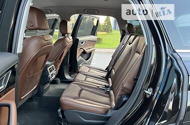 Позашляховик / Кросовер Audi Q7 2017 в 