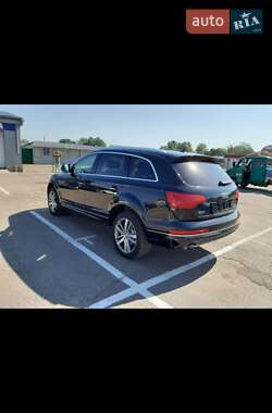Позашляховик / Кросовер Audi Q7 2011 в 