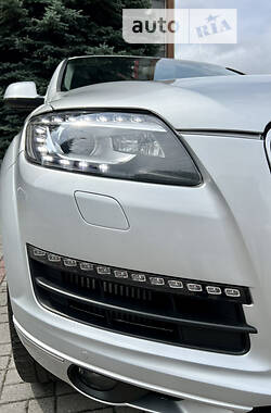 Позашляховик / Кросовер Audi Q7 2013 в 