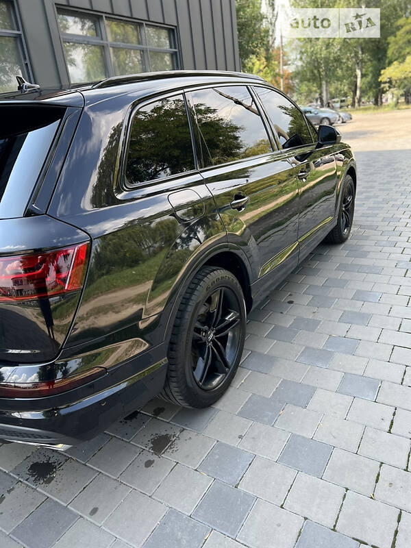 Позашляховик / Кросовер Audi Q7 2016 в Запоріжжі