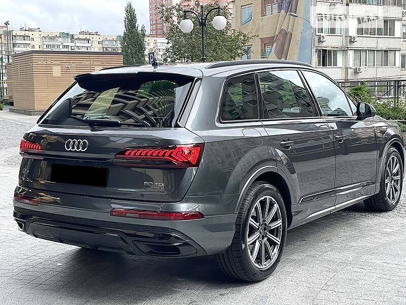 Внедорожник / Кроссовер Audi Q7 2022 в 