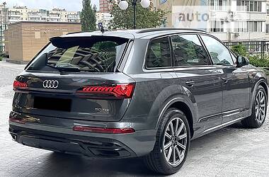 Внедорожник / Кроссовер Audi Q7 2022 в 