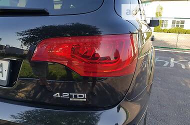 Позашляховик / Кросовер Audi Q7 2009 в 