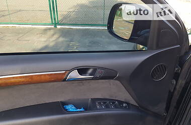 Позашляховик / Кросовер Audi Q7 2009 в 