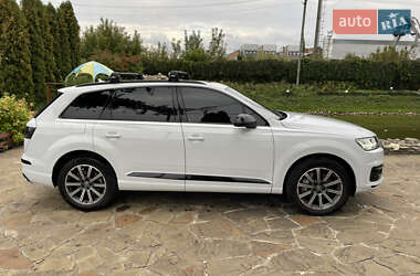 Внедорожник / Кроссовер Audi Q7 2016 в 