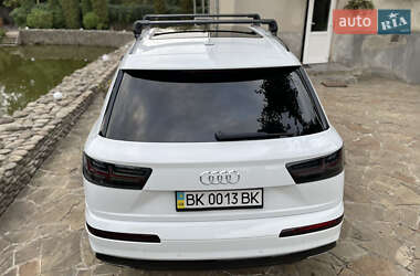 Внедорожник / Кроссовер Audi Q7 2016 в 