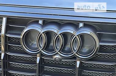 Позашляховик / Кросовер Audi Q7 2021 в 