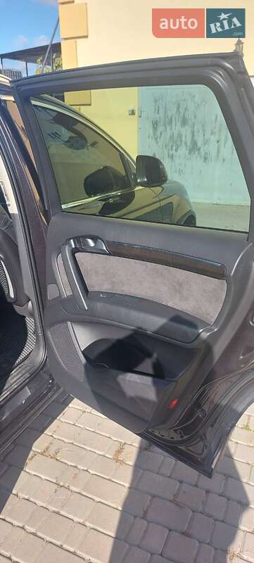 Внедорожник / Кроссовер Audi Q7 2013 в Каменец-Подольском
