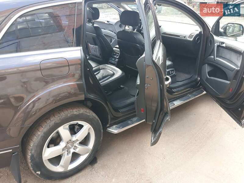 Внедорожник / Кроссовер Audi Q7 2013 в Сумах