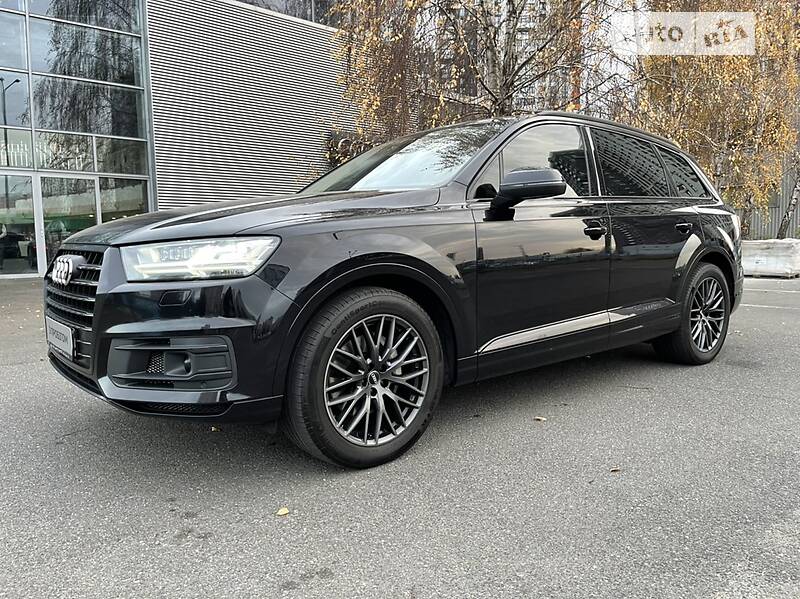 Внедорожник / Кроссовер Audi Q7 2016 в 