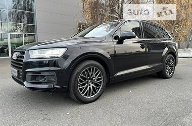 Внедорожник / Кроссовер Audi Q7 2016 в 
