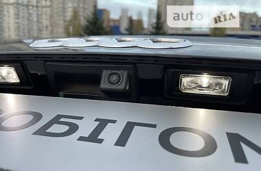 Внедорожник / Кроссовер Audi Q7 2016 в 