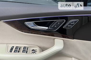 Внедорожник / Кроссовер Audi Q7 2016 в 