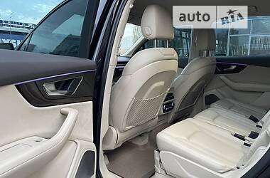 Внедорожник / Кроссовер Audi Q7 2016 в 