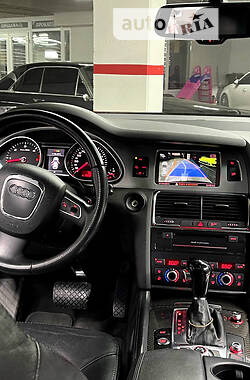Внедорожник / Кроссовер Audi Q7 2010 в 