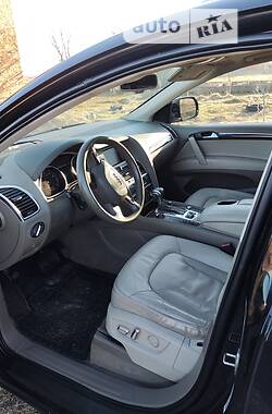 Внедорожник / Кроссовер Audi Q7 2011 в 