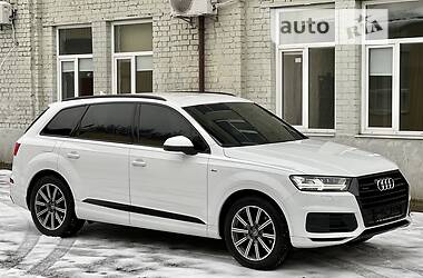 Внедорожник / Кроссовер Audi Q7 2016 в 