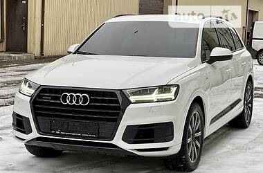 Внедорожник / Кроссовер Audi Q7 2016 в 