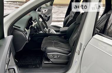Внедорожник / Кроссовер Audi Q7 2016 в 
