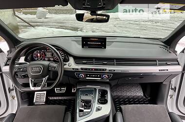 Внедорожник / Кроссовер Audi Q7 2016 в 