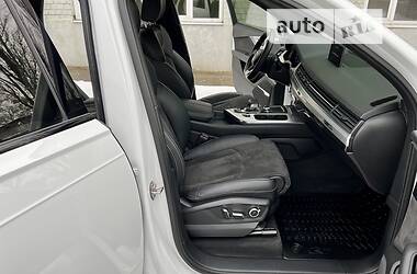 Внедорожник / Кроссовер Audi Q7 2016 в 