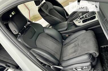 Внедорожник / Кроссовер Audi Q7 2016 в 