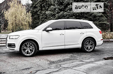 Внедорожник / Кроссовер Audi Q7 2015 в 