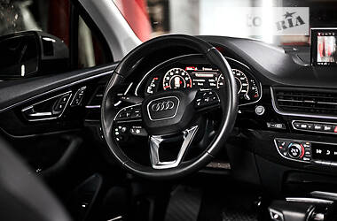 Внедорожник / Кроссовер Audi Q7 2015 в 