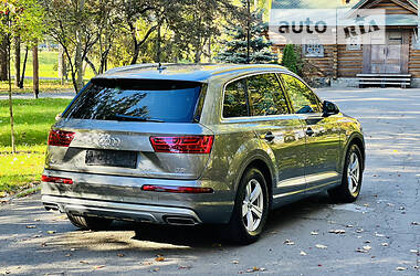 Позашляховик / Кросовер Audi Q7 2015 в Києві