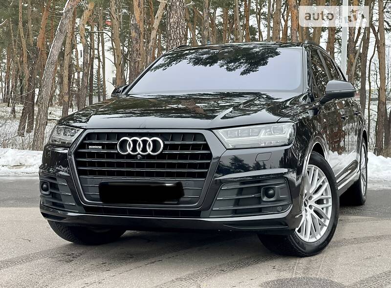 Внедорожник / Кроссовер Audi Q7 2017 в 