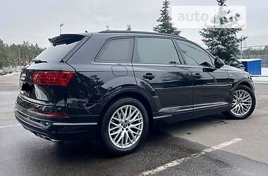 Внедорожник / Кроссовер Audi Q7 2017 в 