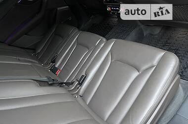 Внедорожник / Кроссовер Audi Q7 2017 в 