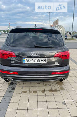 Позашляховик / Кросовер Audi Q7 2010 в Ужгороді