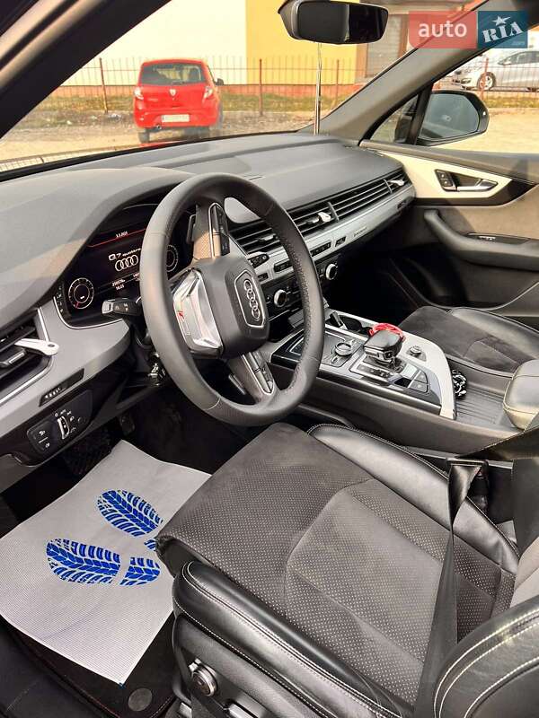 Внедорожник / Кроссовер Audi Q7 2015 в Тячеве