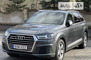 Внедорожник / Кроссовер Audi Q7 2016 в 