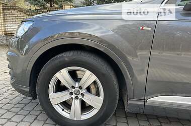Внедорожник / Кроссовер Audi Q7 2016 в 